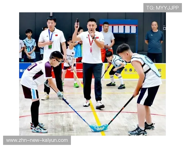 冰球俱乐部完善青少年赛事组织与教练员培养机制，青少年冰球联赛