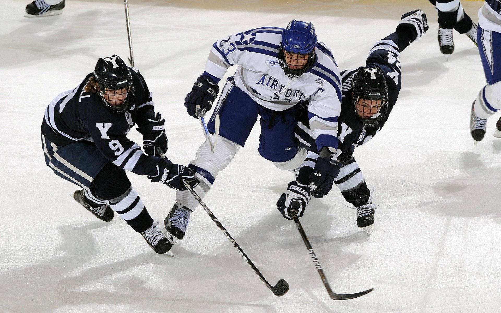 开云体育在线下载-NBA回顾：近10场9胜！湖人距第7差0.5胜场，詹眉关键发力带领湖人后来居上